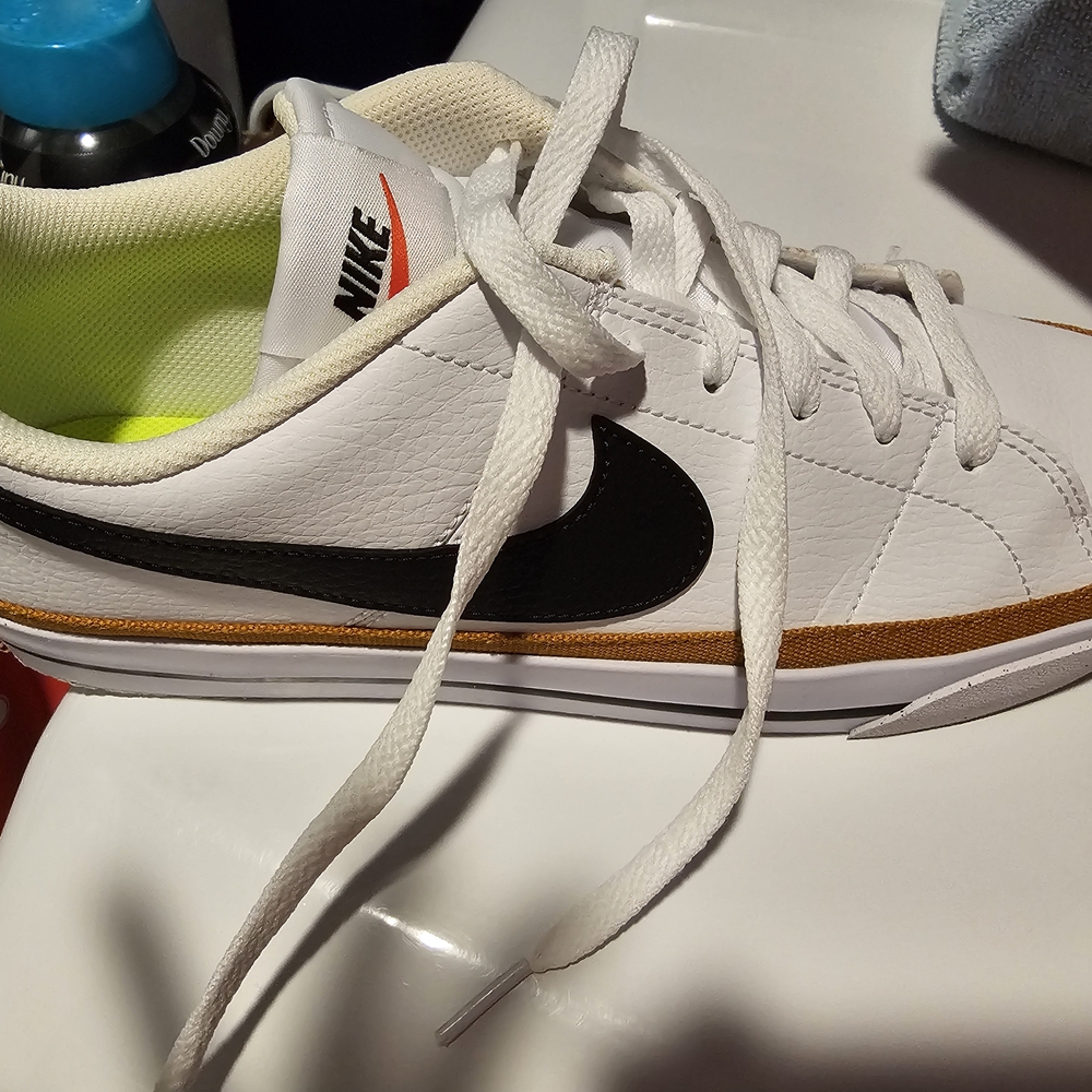 Nike White and Black Sneakers Women's Size 10.5 - Picture 4 of 5